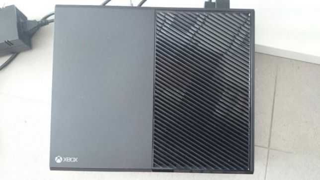 Konsola Xbox One 1 TB + 1 pad + pudełko