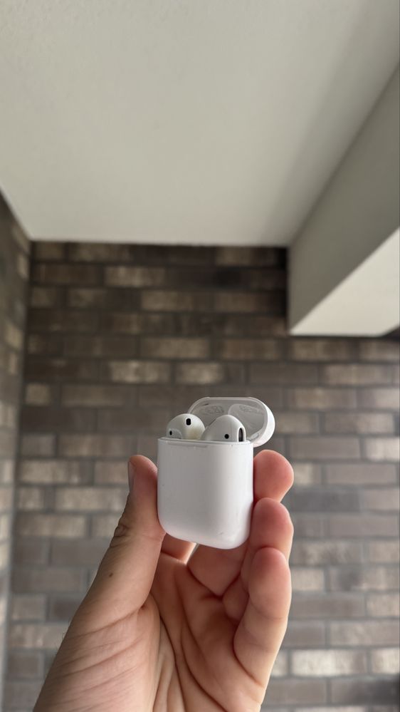 Oryginalne Apple Airpods 2-generacji w kolorze White