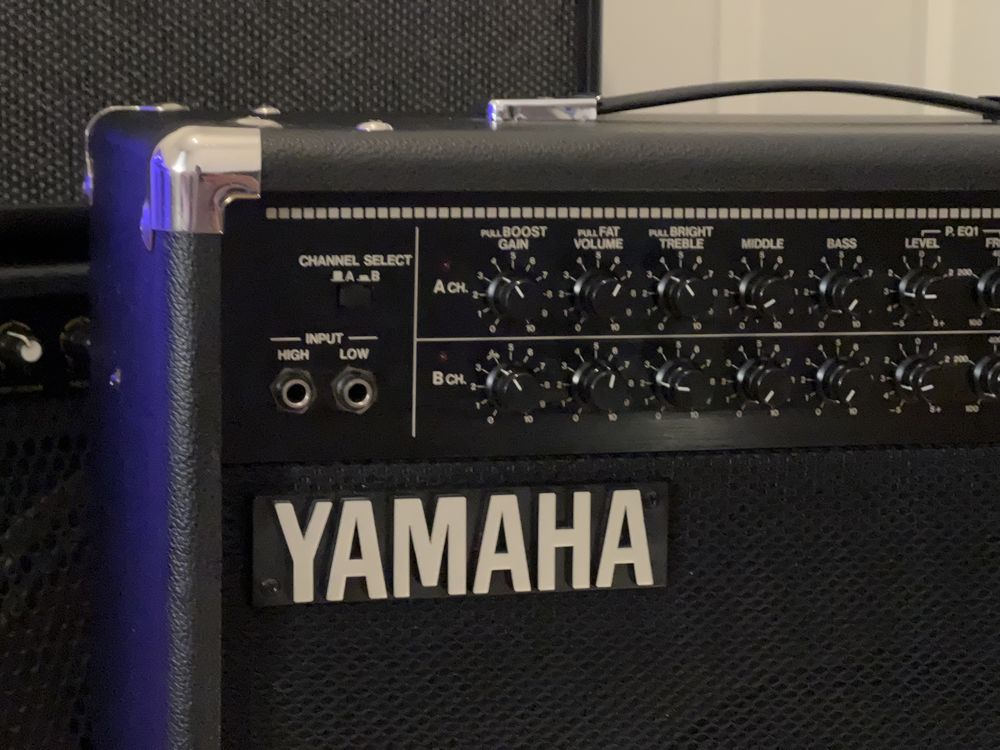 Продам гітарний комбопідсилювач Yamaha VR5000