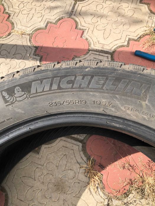 235-55-R19 Michelin зима   3  штуки