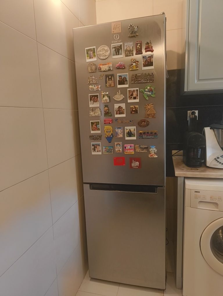 Frigorífico Indesit XIT8 T2E X 320 Litros No Frost E Inox