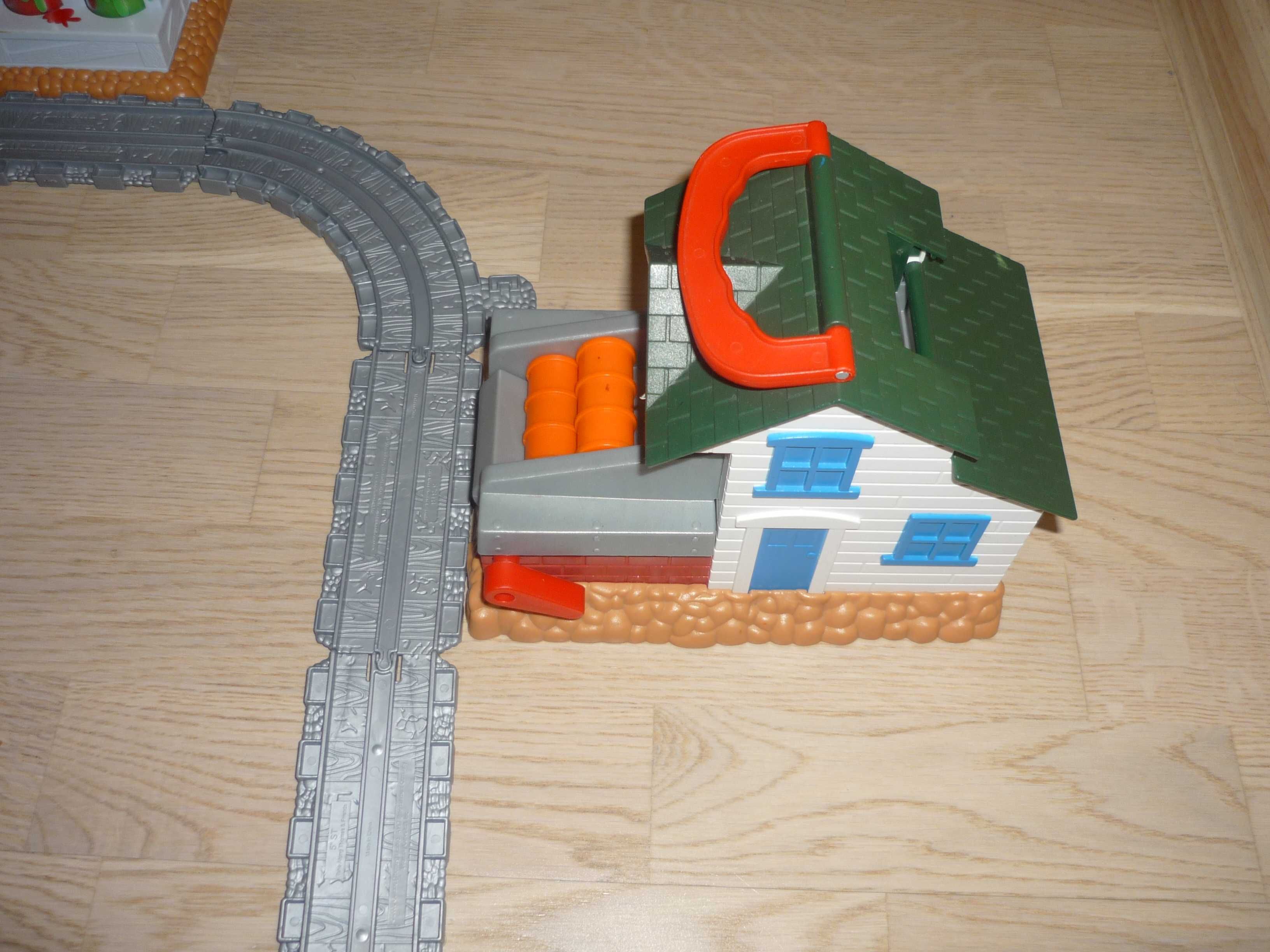 Tomek i przyjaciele Tory Lokomotywa Wagonik Budynek SODOR Załadownia