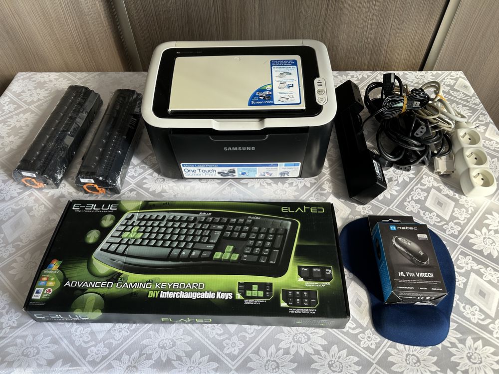 Komputer monitor 23” drukarka laser 4x3.7GHz 16GB RAM Grafa Radeon 4GB