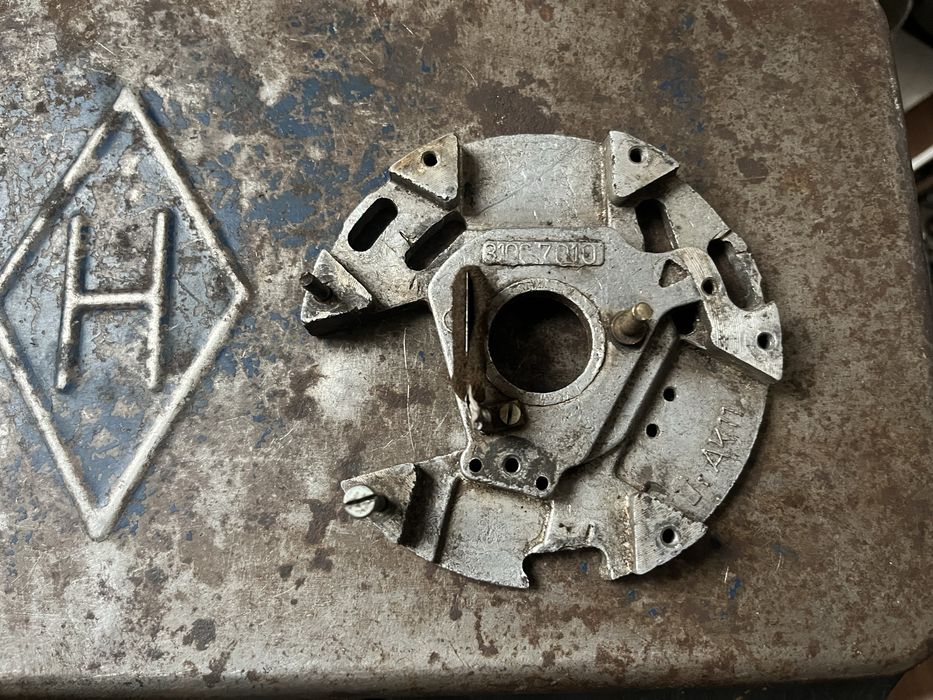 WSK 125 Gil Bak B3 Lelek podstawa aparatu zaplonowego oryg ladna