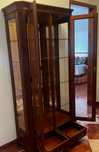Vendo vitrine com algumas marcas de uso