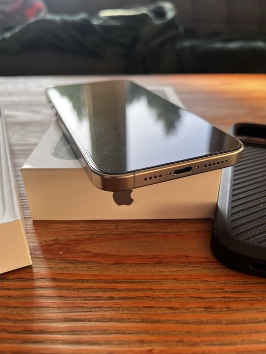 Iphone 15 PRO MAX 256GB* stan jak nowy * bateria 87% *obudowa+szkło