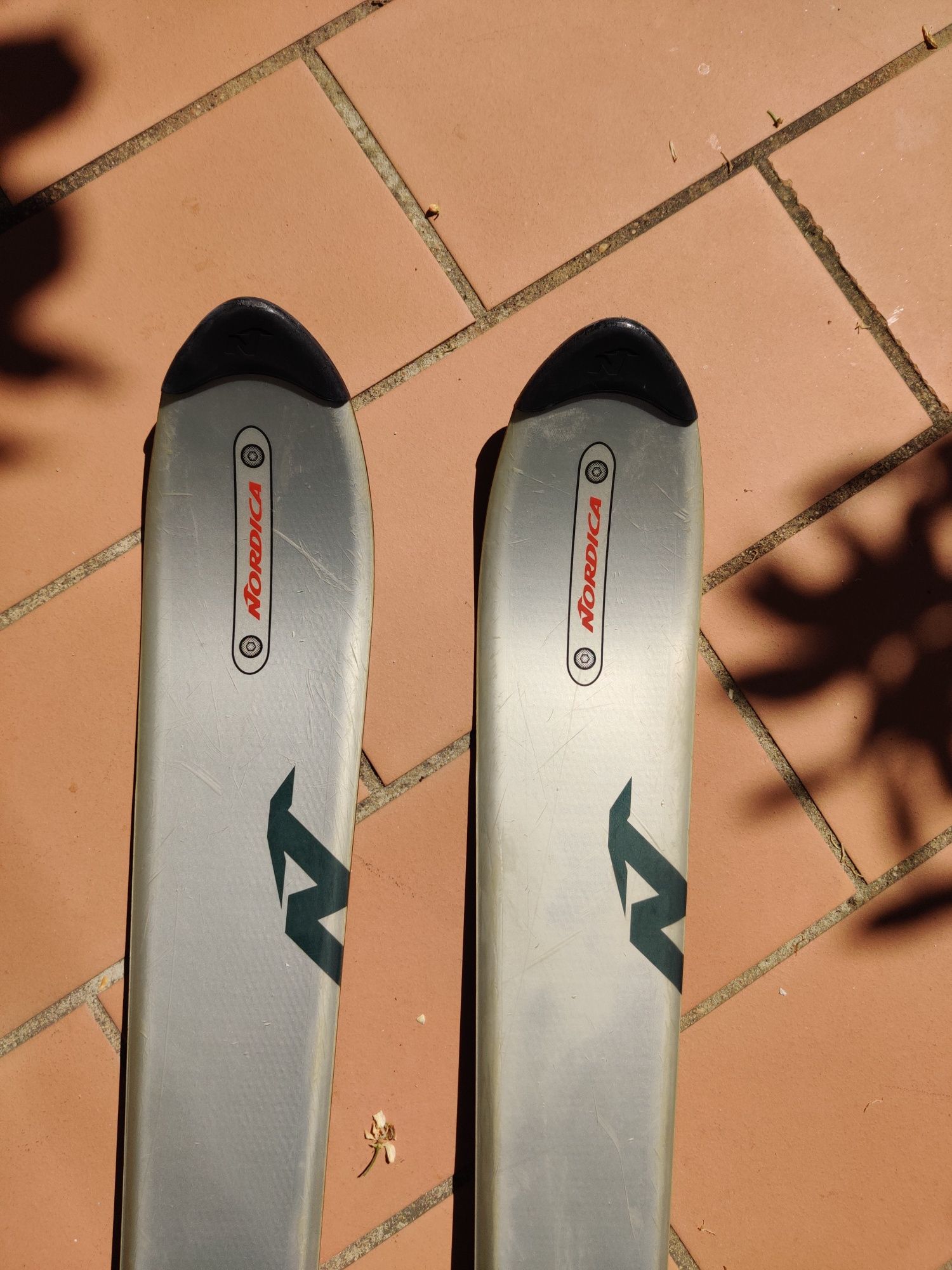 Skis 170 e bastões
