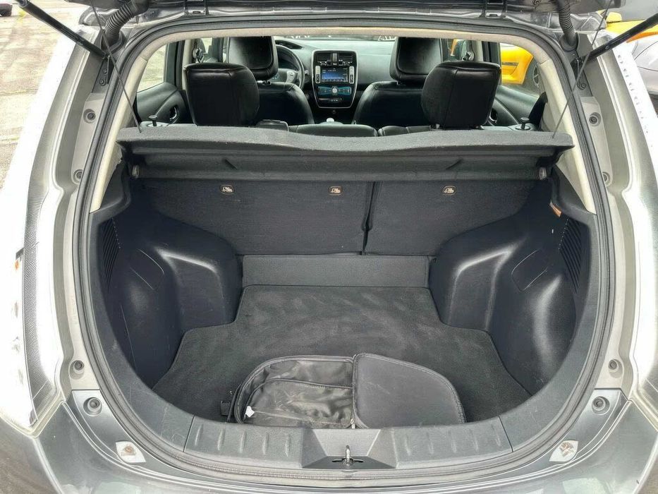 Nissan LEAF SL      2017