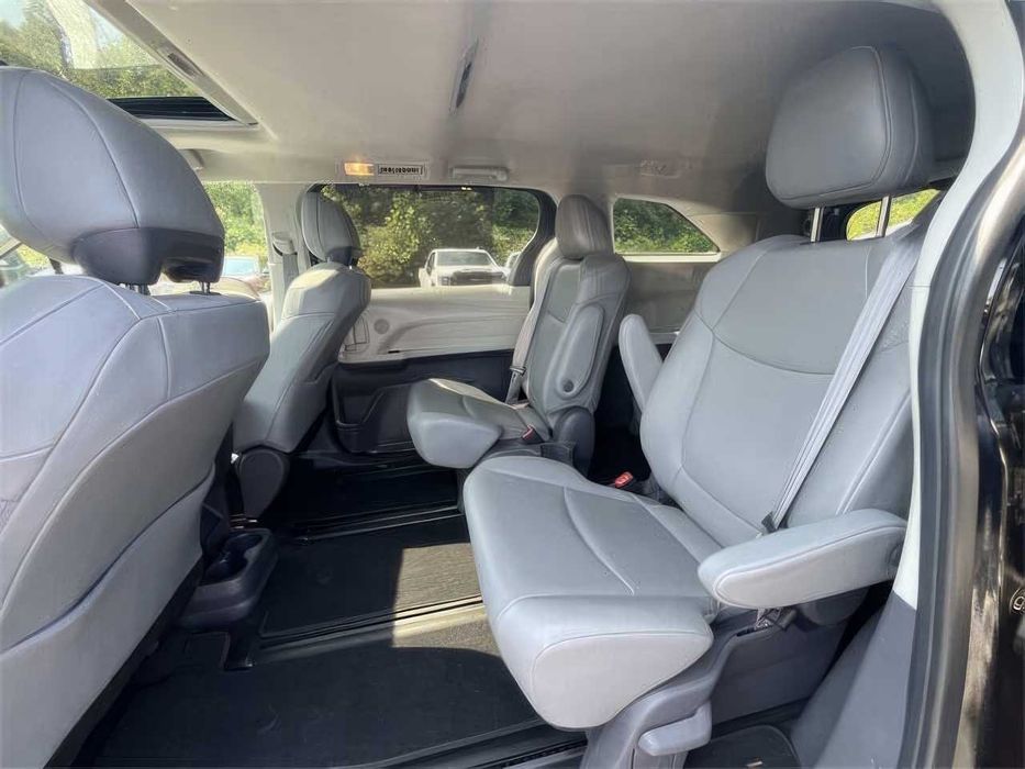 Toyota Sienna XLE 7-Passenger      2021