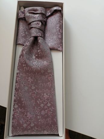 Krawat ślubny z chusteczką