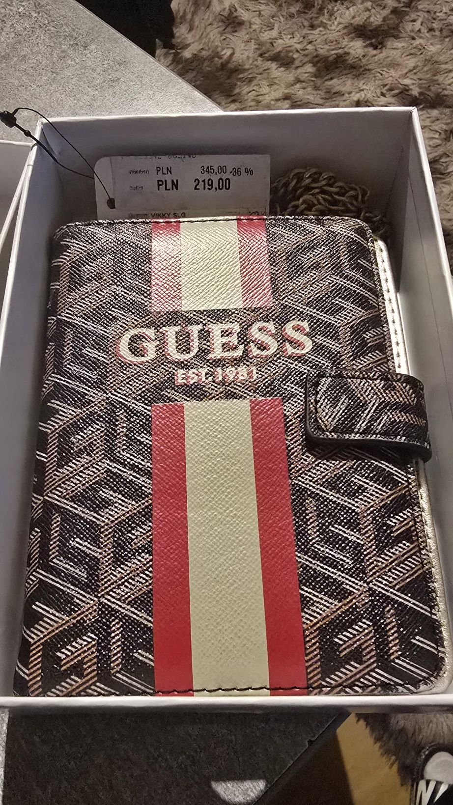Nowy portfel Guess