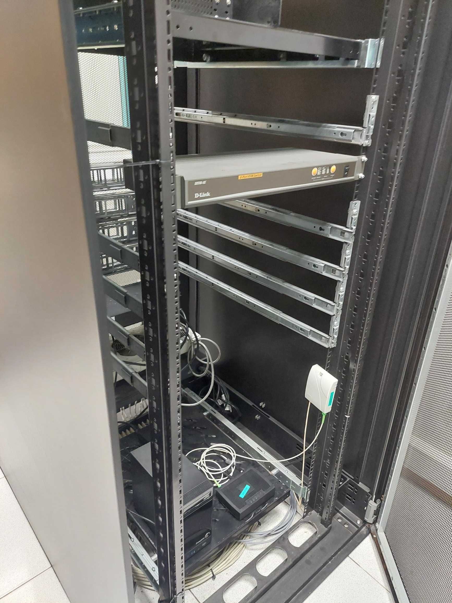 Bastidor 42U  Rack 19” para servidores