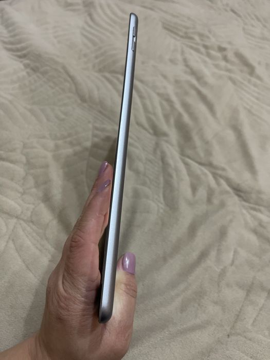 Продам iPad 6 32 GB