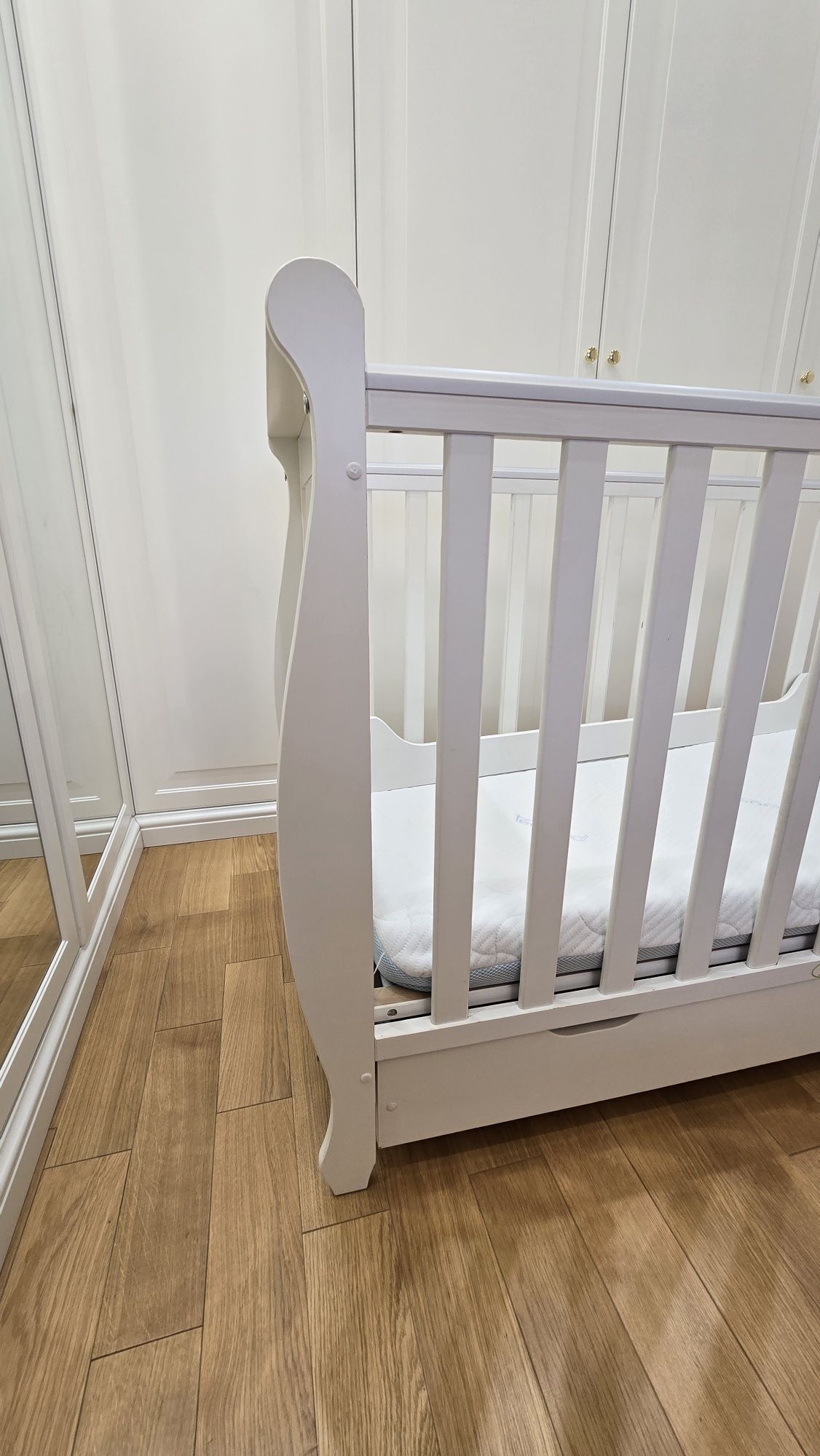 Komplet mebli malm i łóżeczko niemowlęce