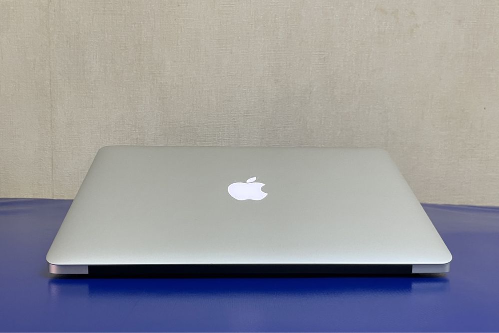 MacBook Air 13 2015 core i5 4ram  128Gb