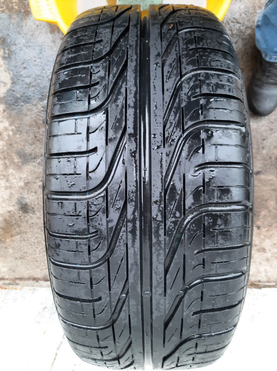 Продам колесо Pirelli 225/55 r16