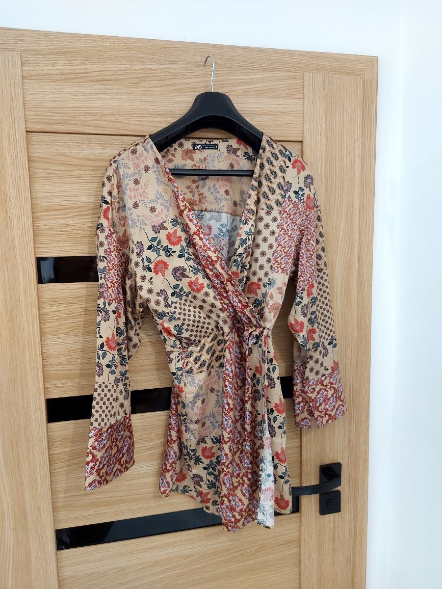 Zara modny stylowy kombinezon sukienka wzór roz Xs satynowa