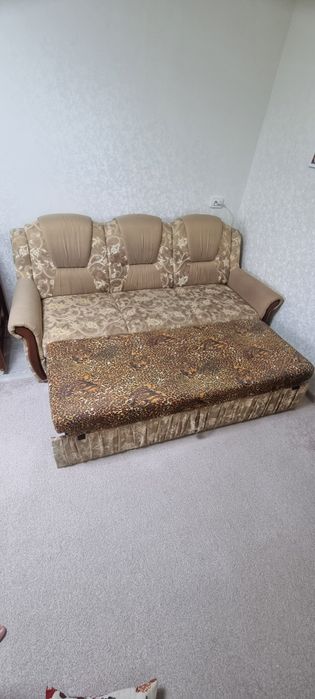 Продам комфортний розкладний та розборний диван
