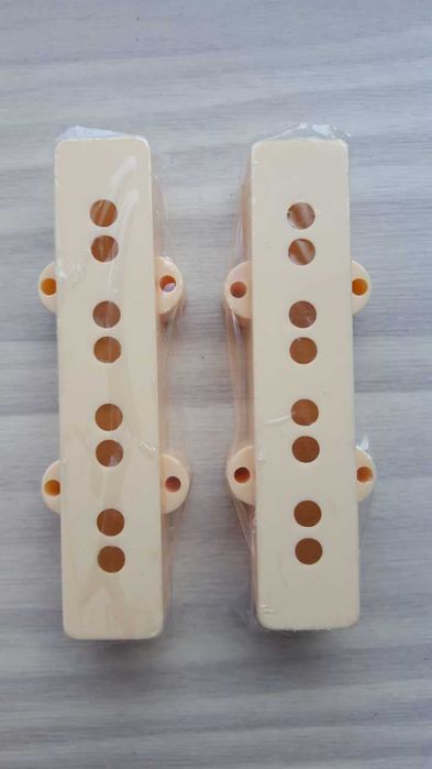 Комплект новых крышек jazz bass.