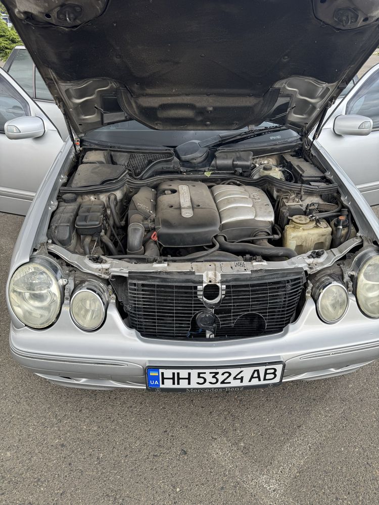 Мерсадес 210 автомат 2.1 дизель