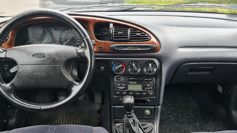 Ford MONDEO GHIA doinwestowany