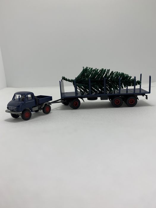 Miniatura Unimag com reboque e arvore Brekina escala H0 1/87