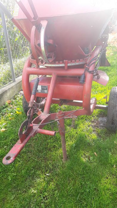 Mały rozsiewacz do traktorka