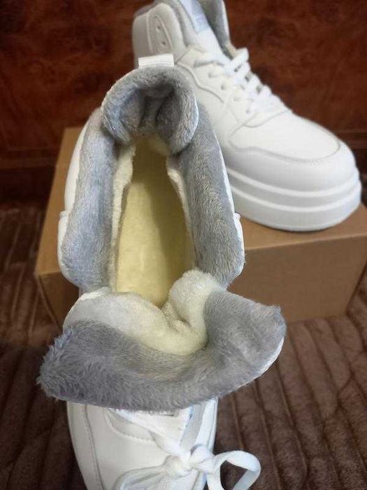 Акція кросівки жіночі шкіряні зимові високі хутро stilli