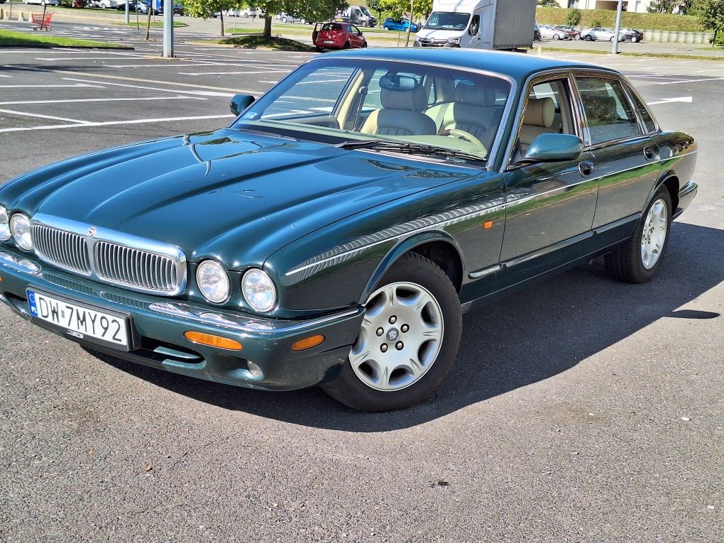 Jaguar XJ 2001r.