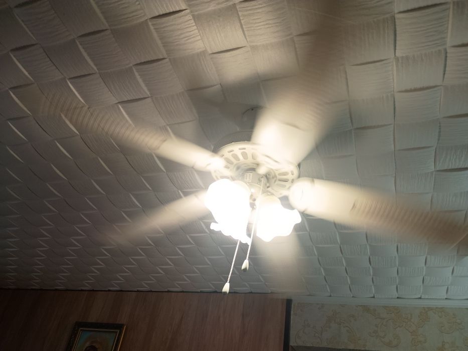 Żyrandol z wiatrakiem