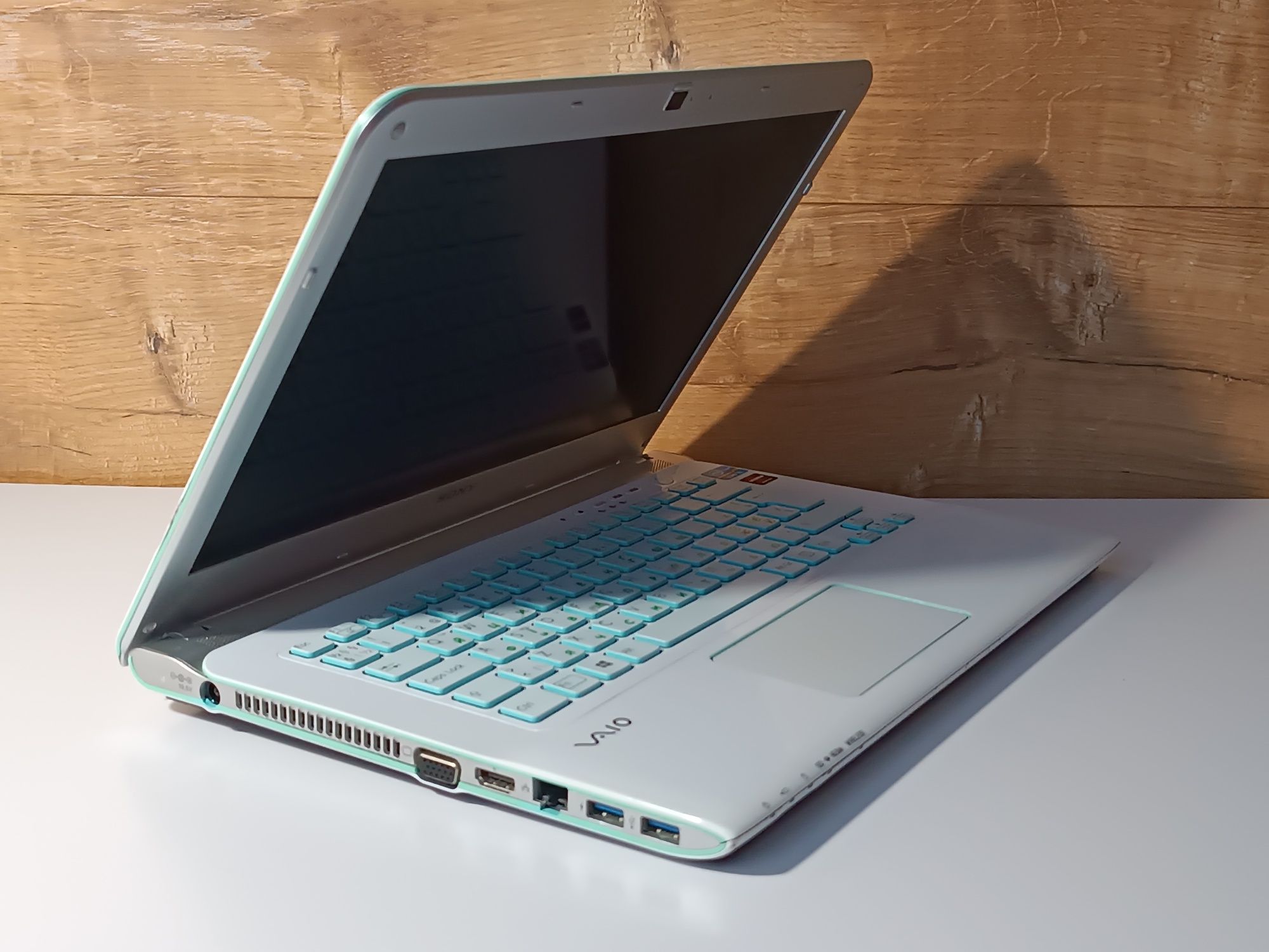 Стильний Sony VAIO 14"/Core i3/8 ОЗП/1TB HDD/Radeon 1 Gb
