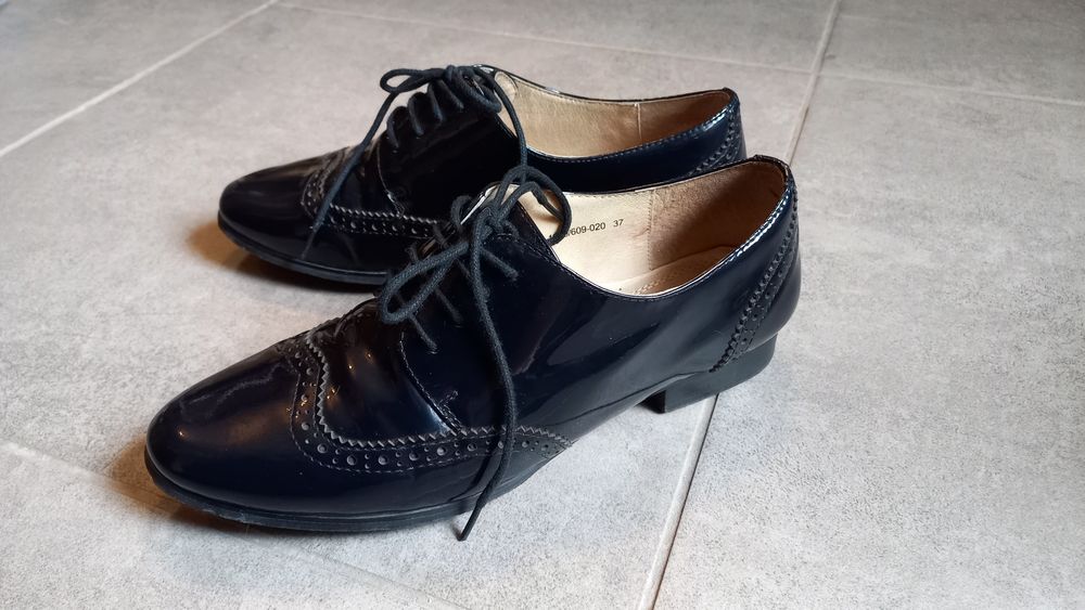 Туфлі чорні лакові 37 розмір