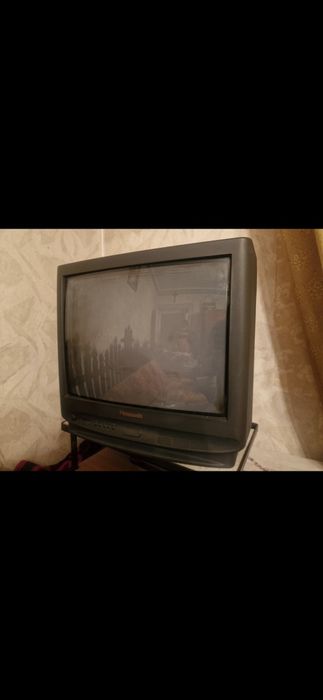 Telewizor Panasonic z dekoderem i pilotem