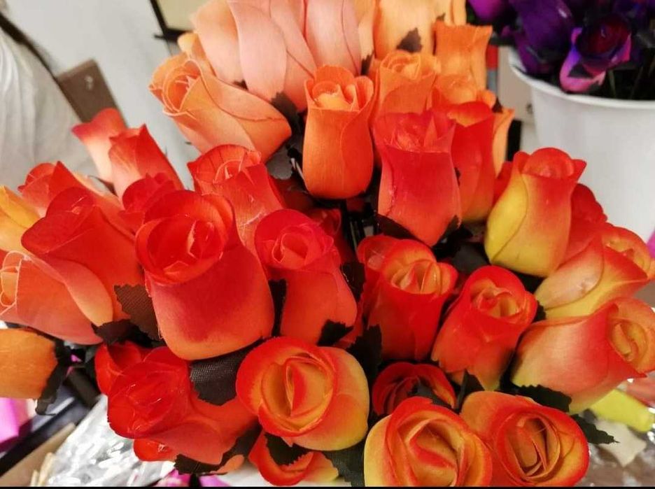 Rosas de Madeira ( uma Rosa de madeira é para empre)