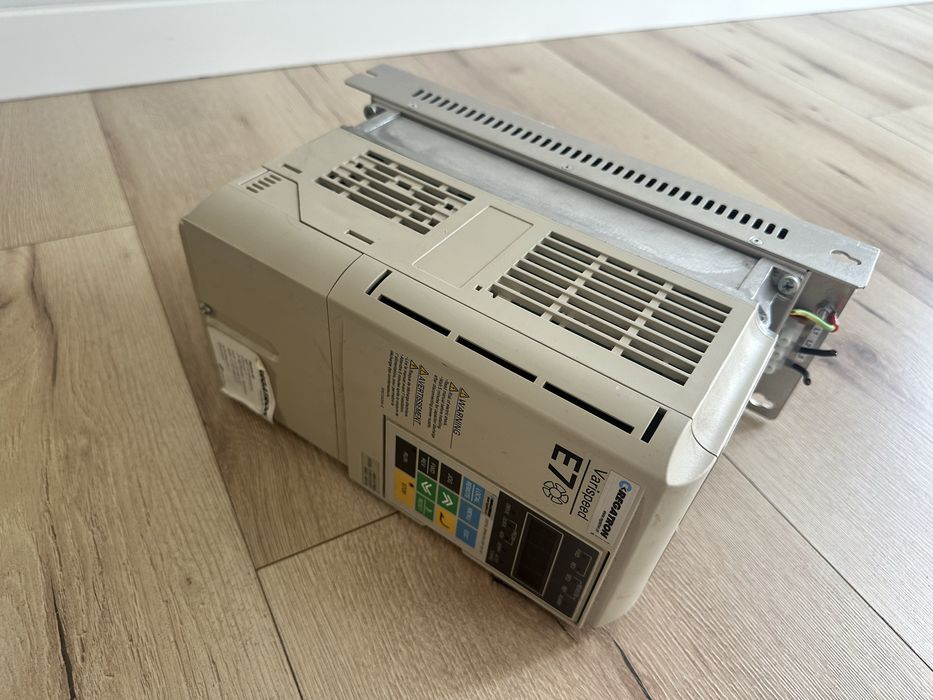 Falownik Yaskawa Electric 2.1A 1.6kVA