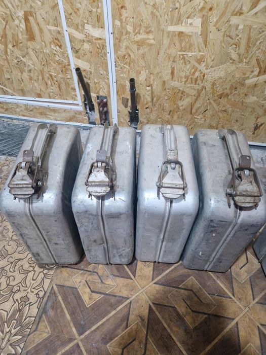 Продам канистру алюминиевую 20 литров