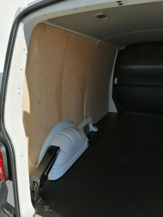 Zabudowa standardowa auta dostawczego VW T6 L2H1