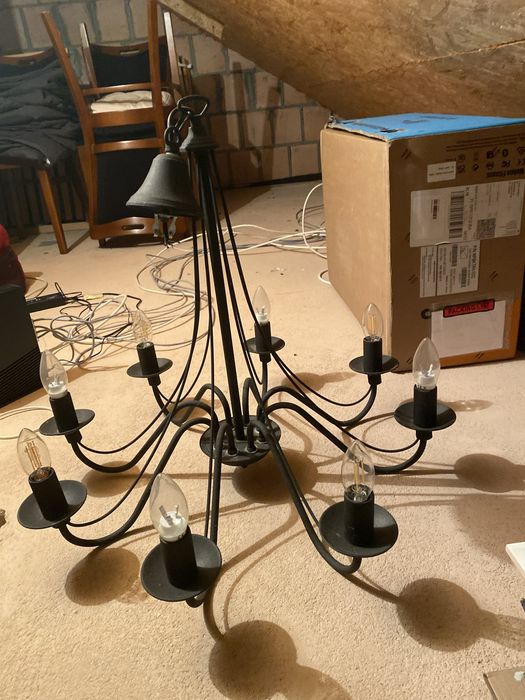 czarna żyrandol wiszący