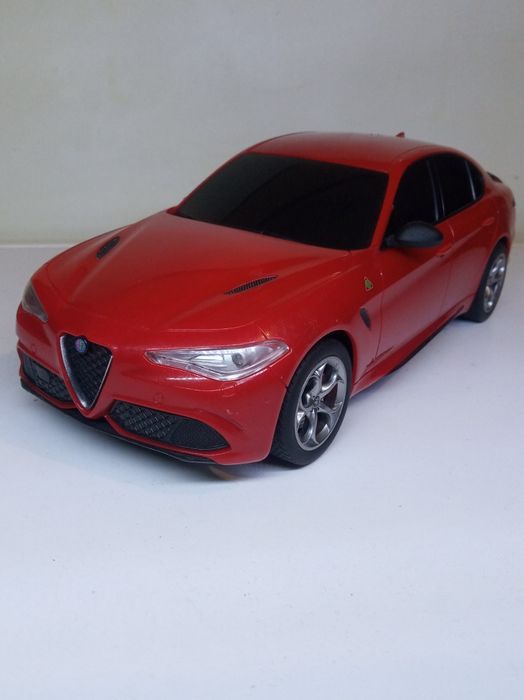 1:18 Alfa Romeo Giulia д/у машинка