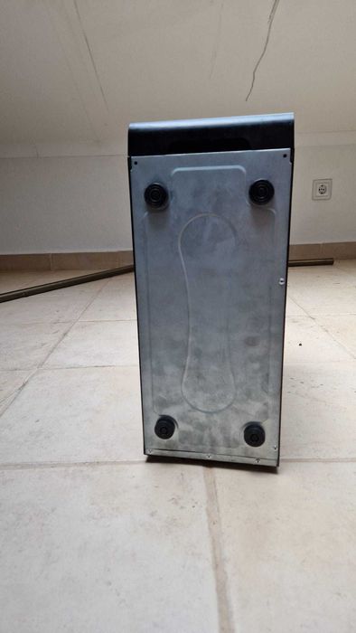 Caixa Micro-ATX preta com leitor de disco