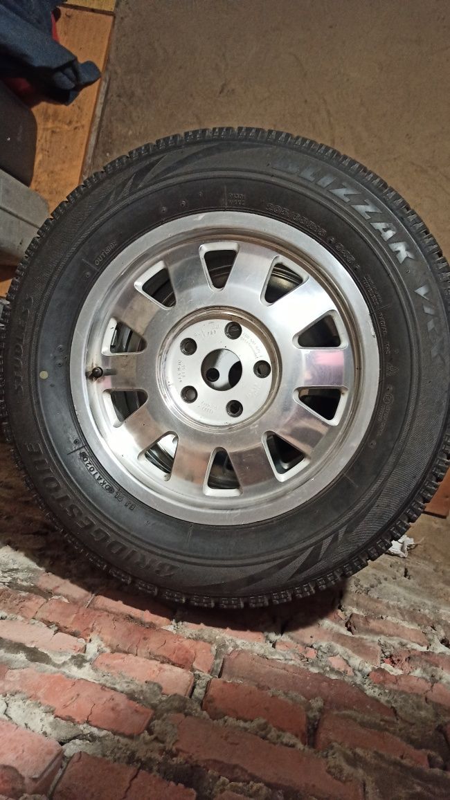 Продам резину 205/65 R15