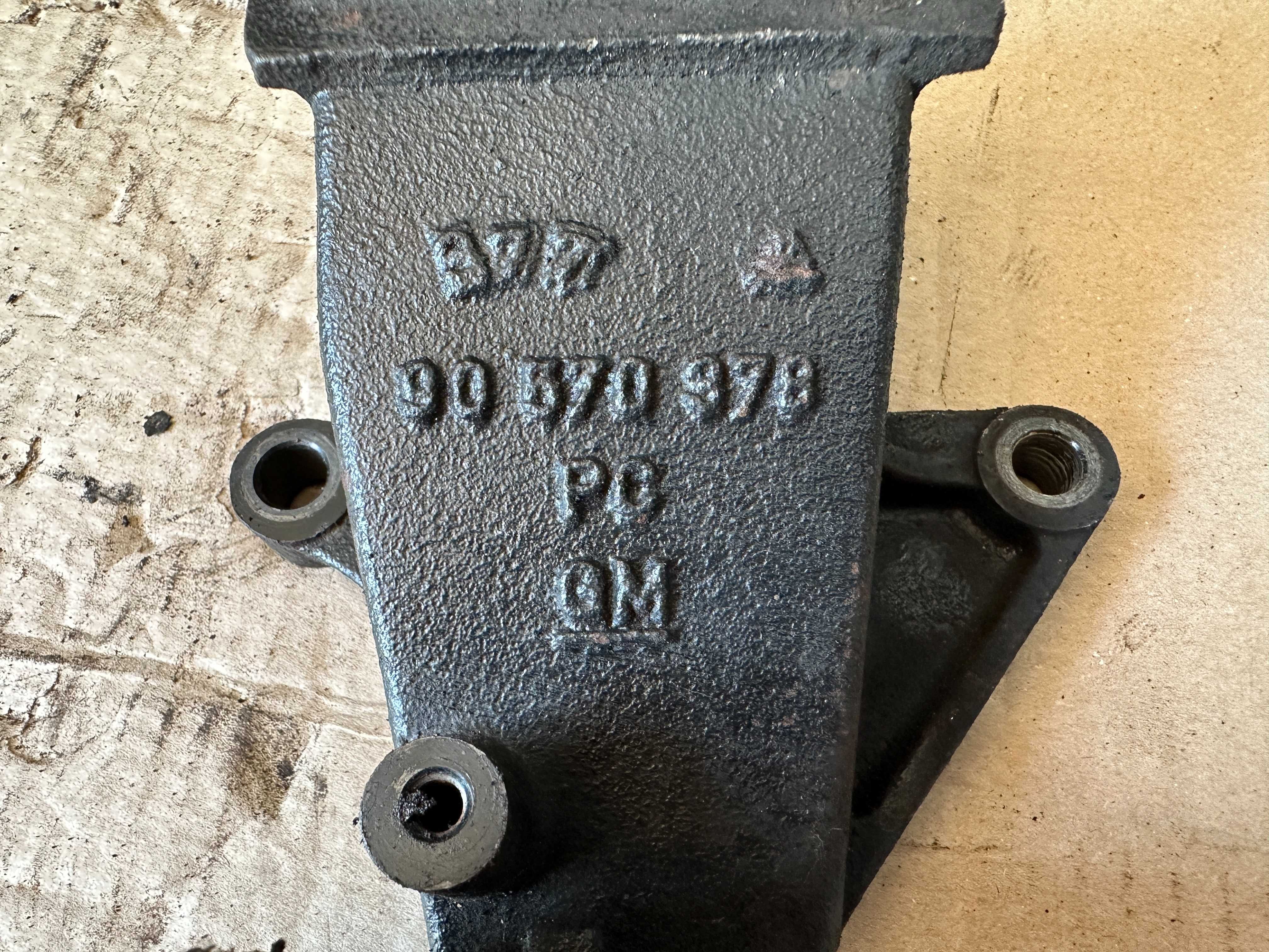 Кронштейн двигуна opel astra g, zafira a,vectra b 90570378