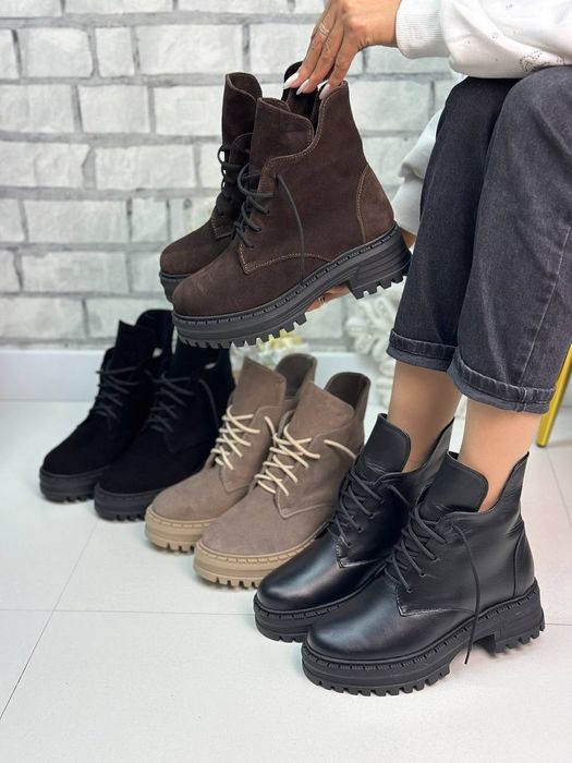 Жіночі шкіряні зимові черевики в кольорах