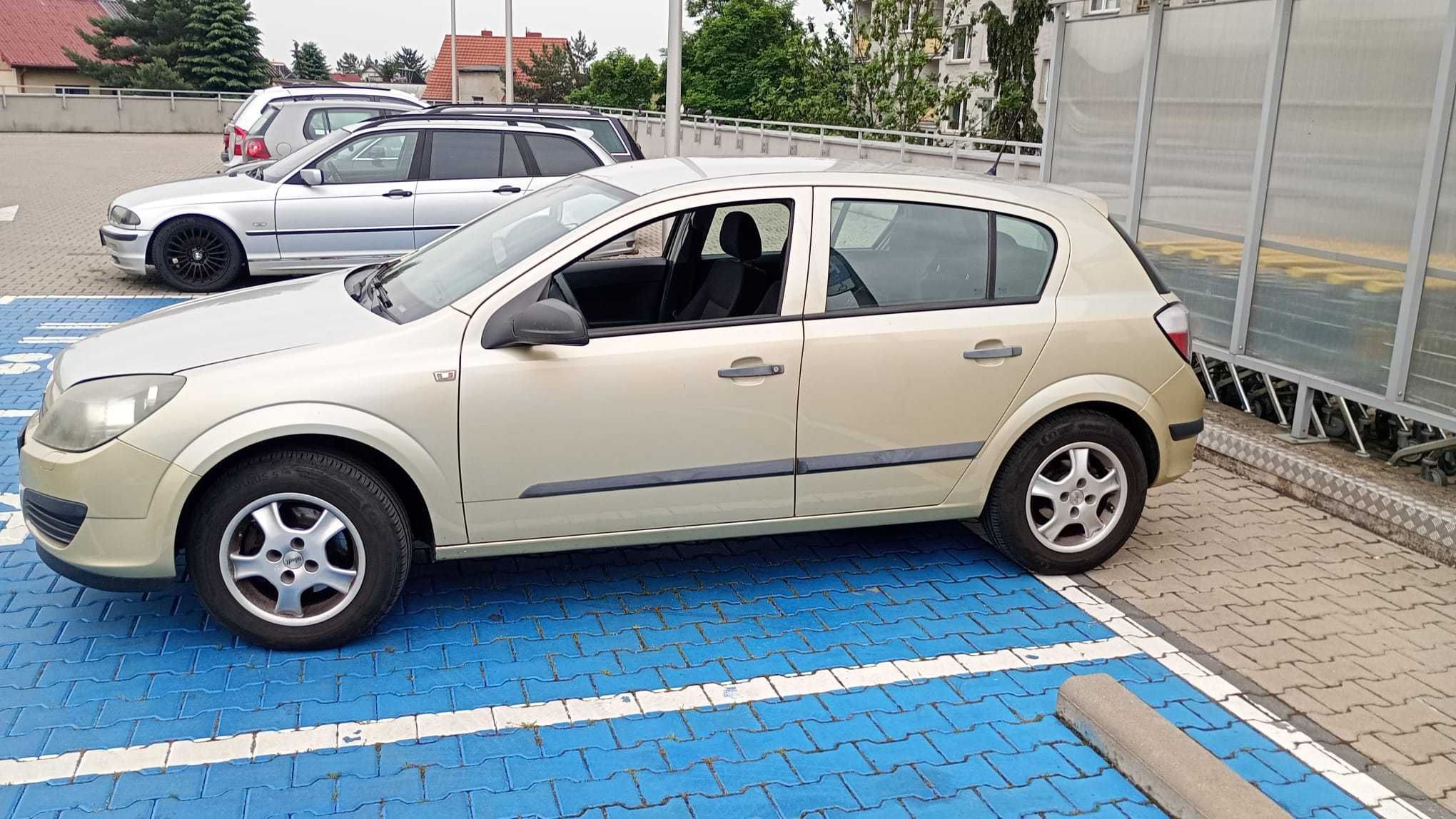 Opel Astra 2004 rok 1.4 benz,klima ,alu, ważne oc i przegląd 05/2026