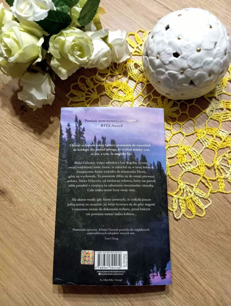 Książka "Zdarzył się nad jeziorem Mystic" Kristin Hannah.