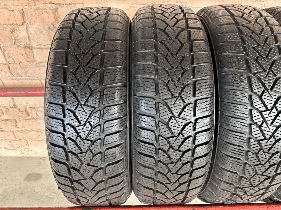 Комплект зимових шин 165/65R14 Uniroyal