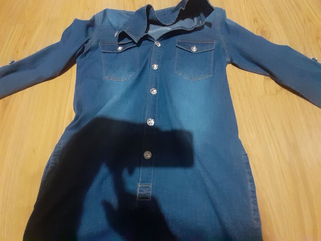 Vestido /camiseiro de ganga com bolsos e botoes brilhantes