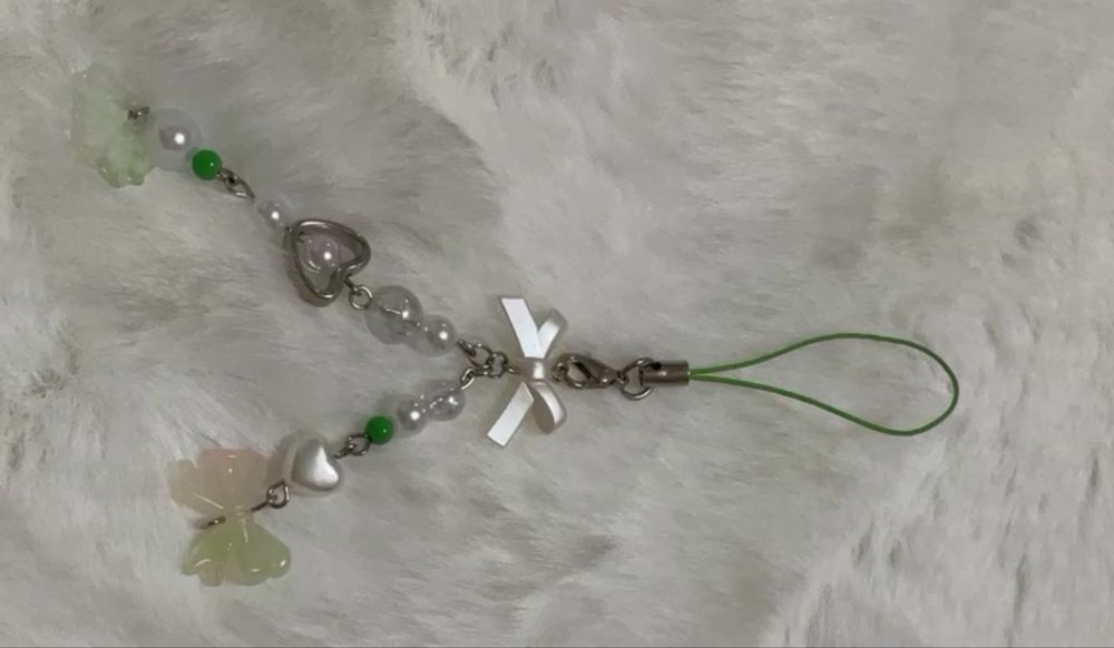 Зелений брелок 135 грн