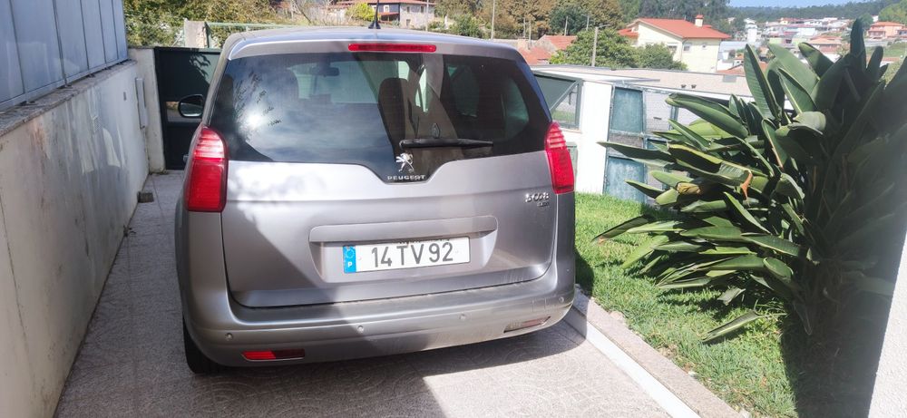 Peugeot 5008 1.6 BlueHdi Automática 7 Lugares
