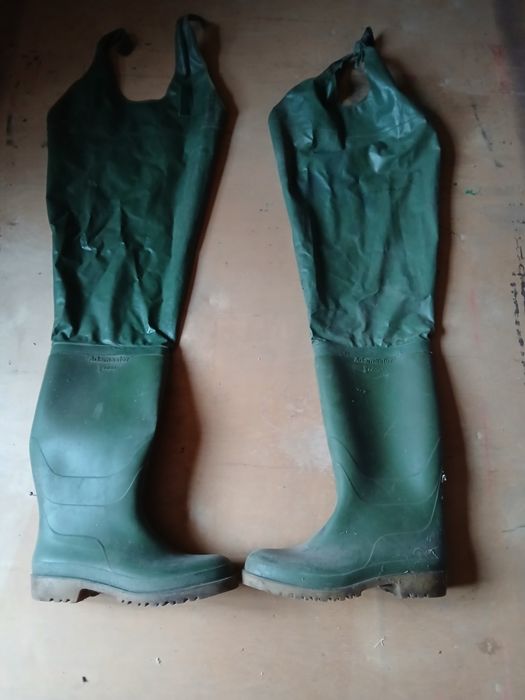 Продам чоловічі гумові чоботи для рибалки